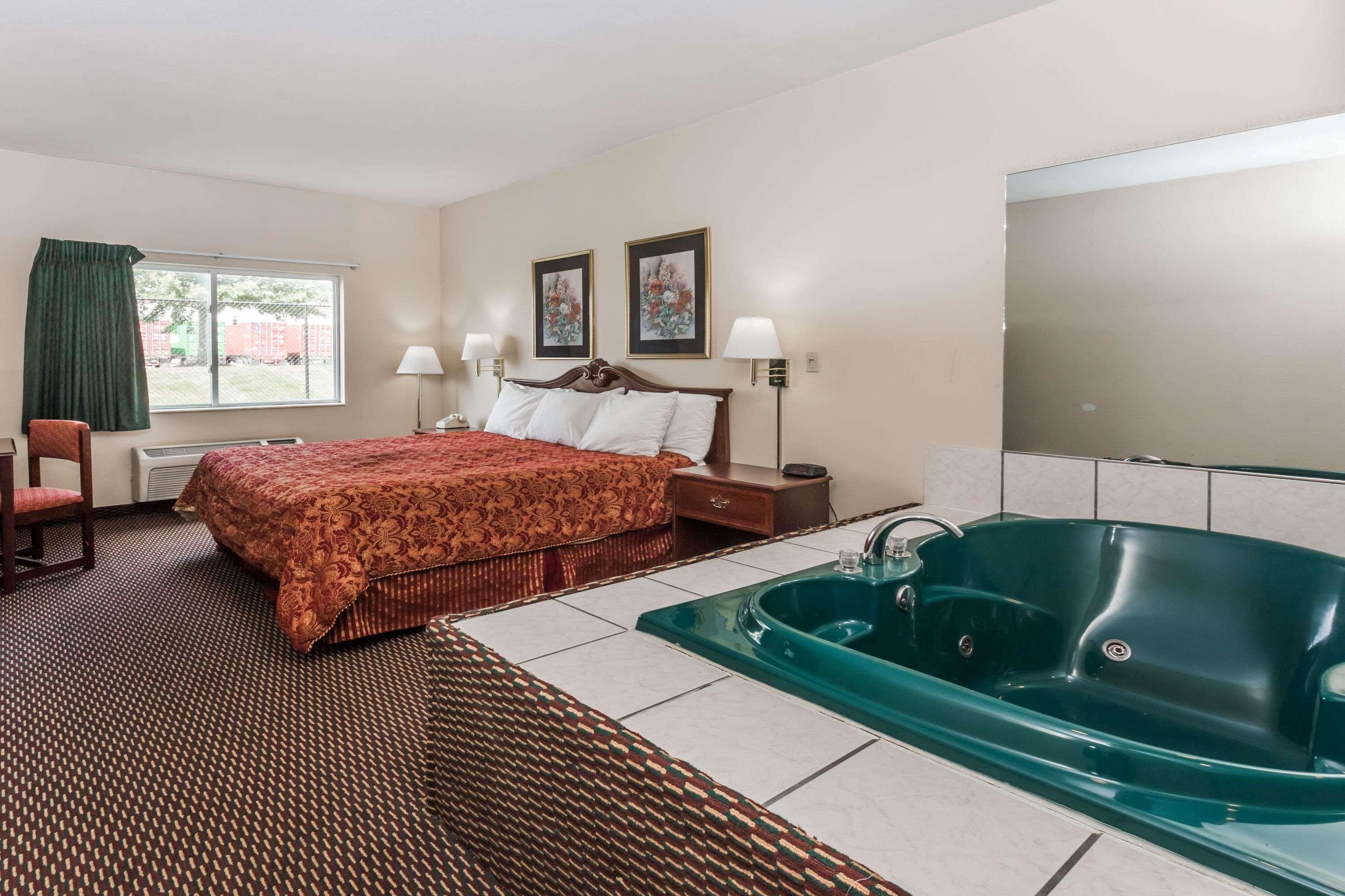 Days & By Wyndham Of Hotel 2*