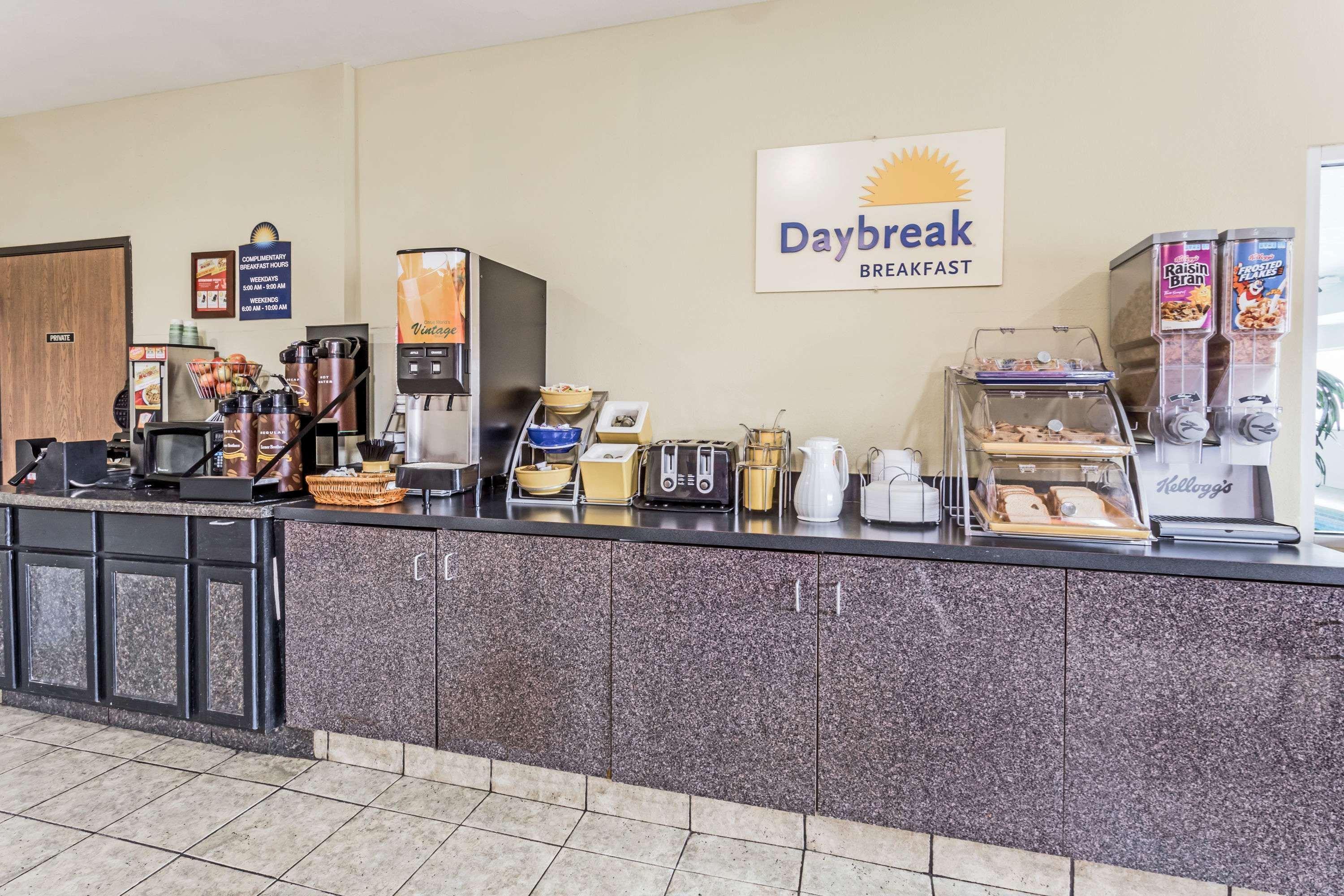 Days & By Wyndham Of Hotel