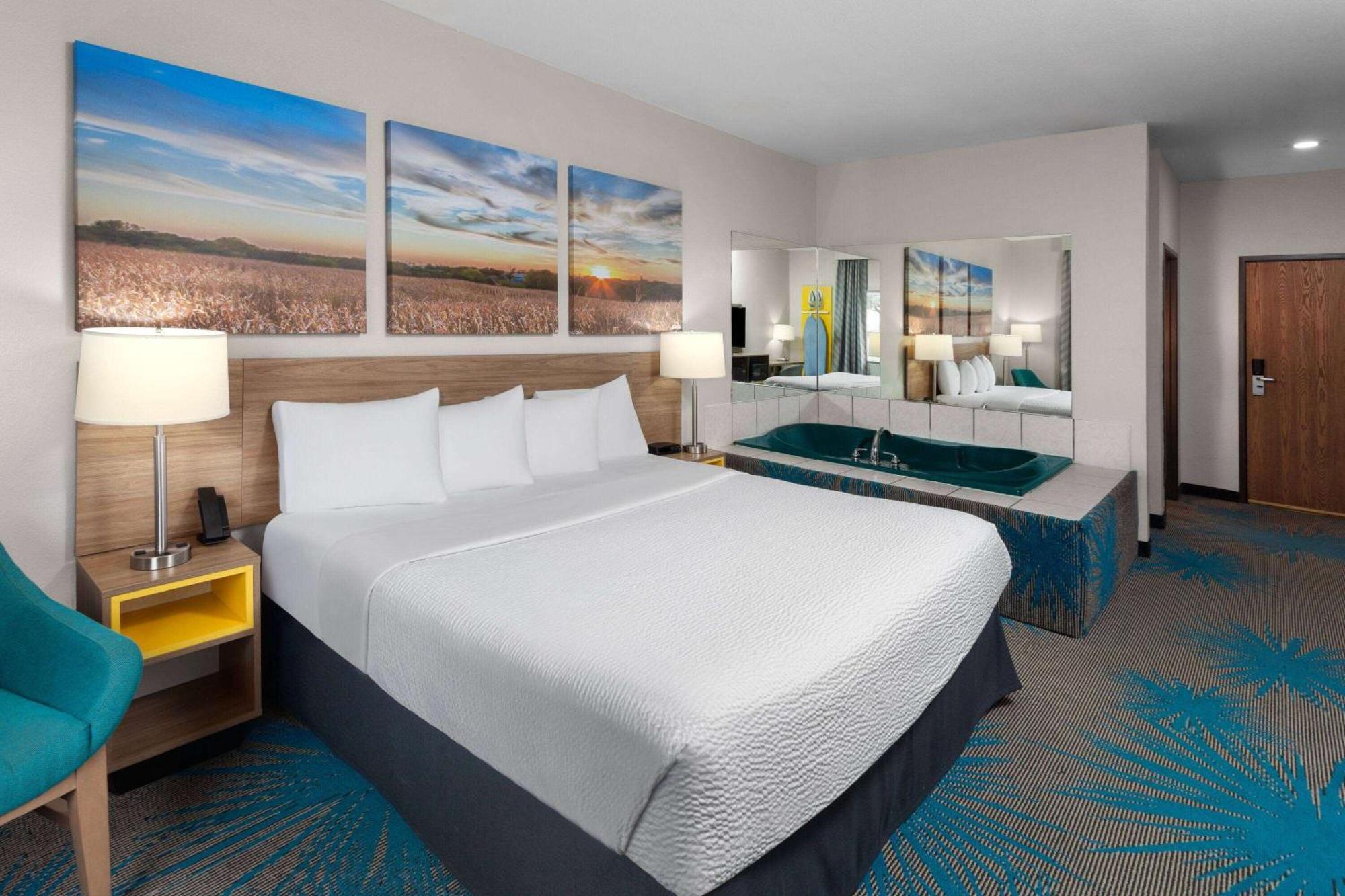 Days & By Wyndham Of Hotel 2*