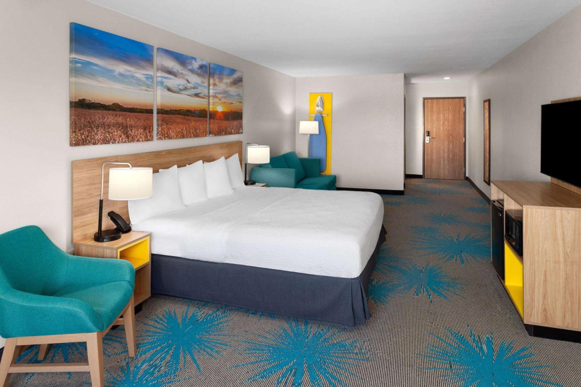 Hotel Days & By Wyndham Of 2*