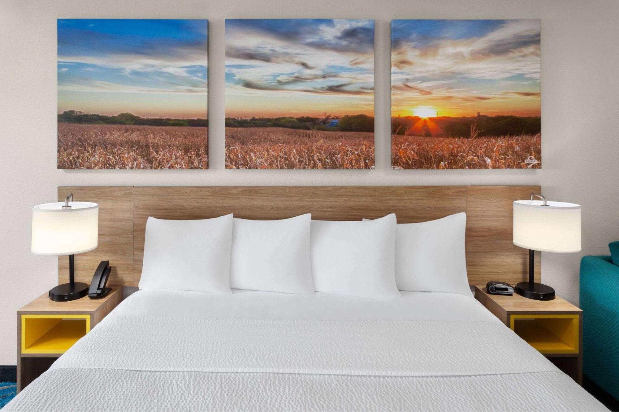 Days & By Wyndham Of Hotel