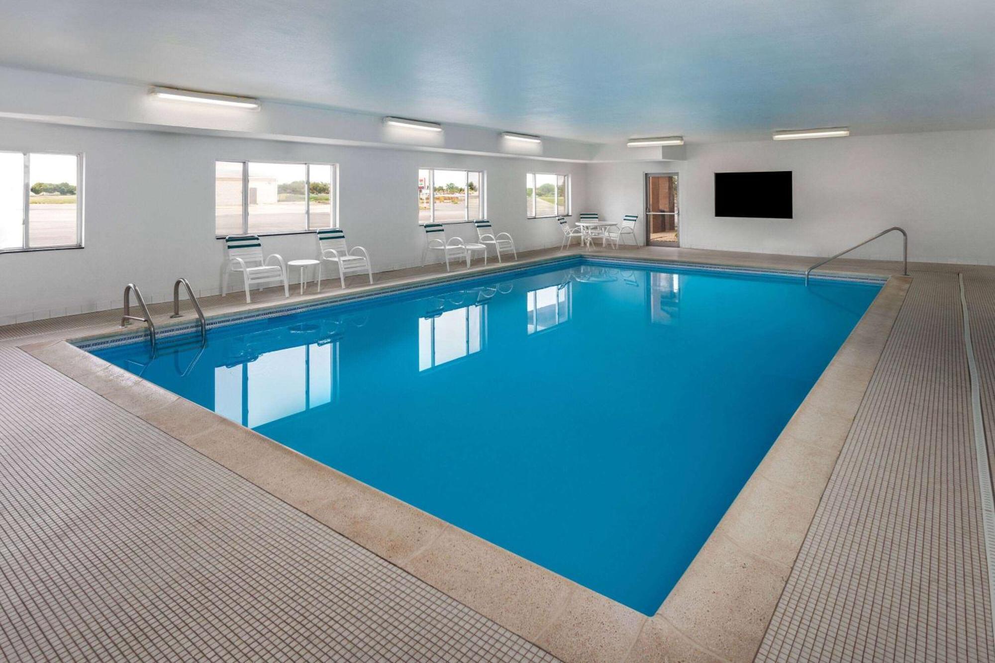 Hotel Days & By Wyndham Of 2*