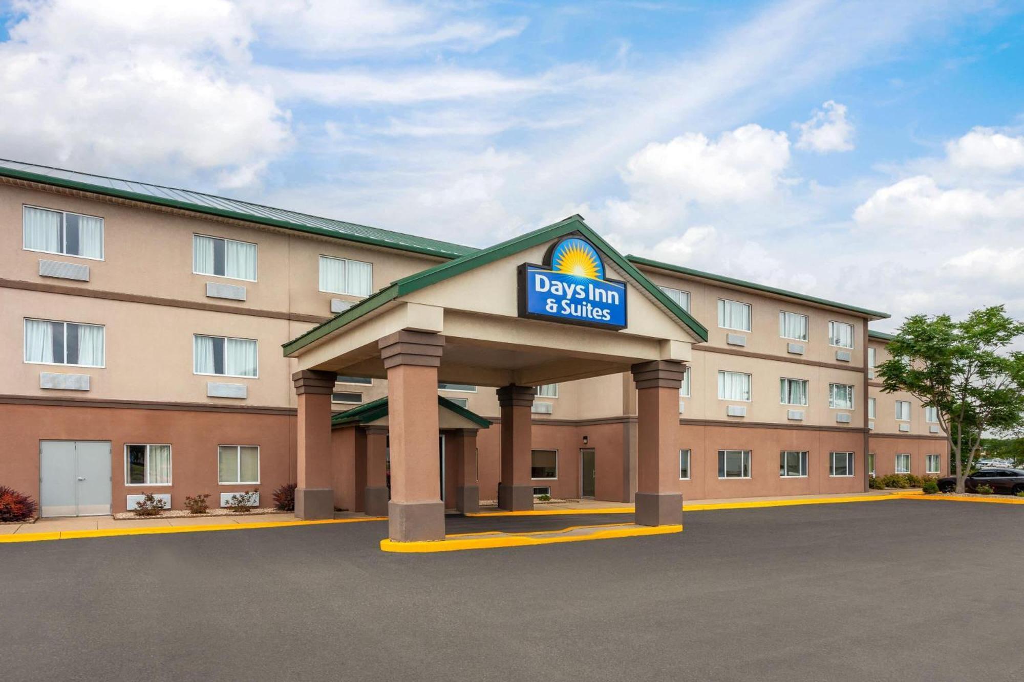 Hotel Days & By Wyndham Of
